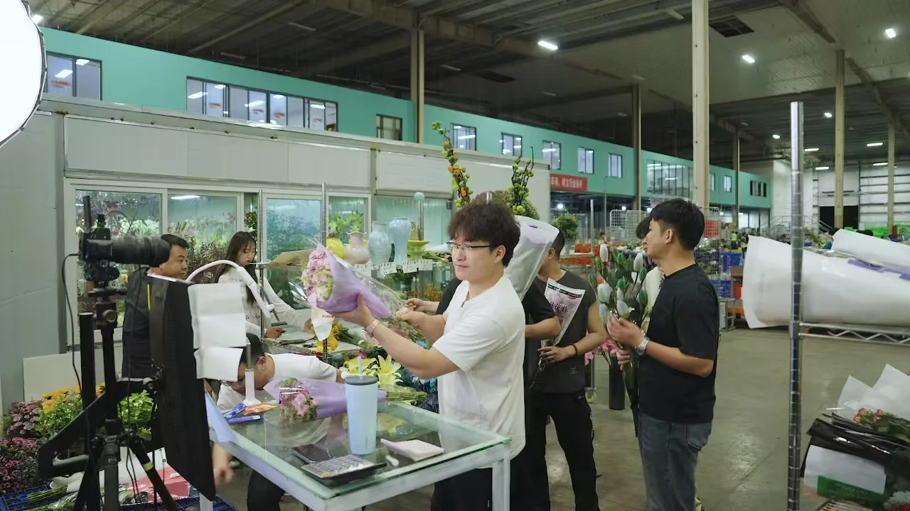云舍花卉直播包装现场